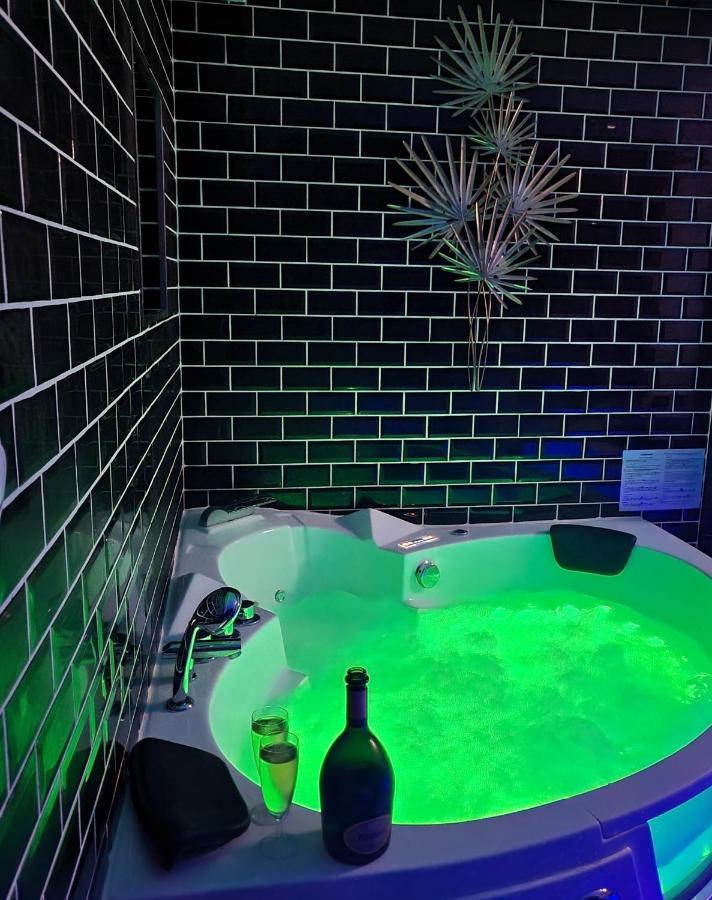 Appartement Jacuzzi Gold&Night Verneuil d'Avre et d'Iton Eksteriør bilde